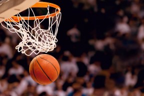 开云体育入口-主场气氛热烈是否会干扰客队罚球，足球比赛主场客场是什么意思